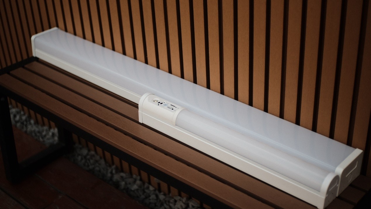 Được trang bị ánh sáng Batten có thể điều chỉnh độ sáng và khẩn cấp - lựa chọn tốt nhất của dự án của bạn